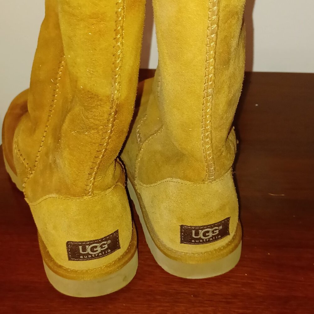UGG Classic Boots Tan Size 7